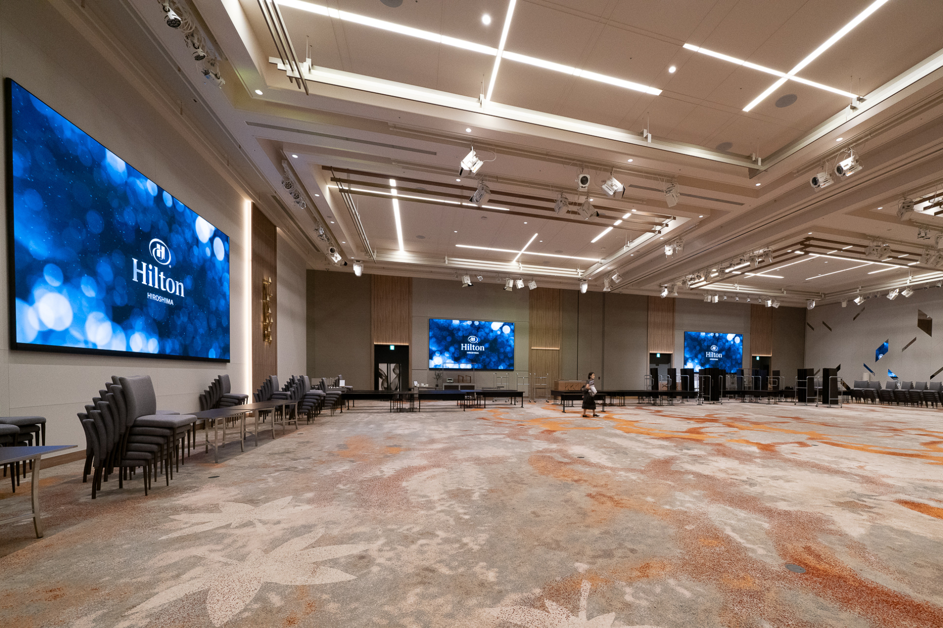 グランドボールルーム。2ブロックを使って仕切られた状態