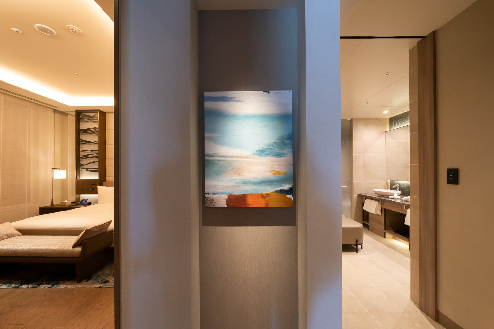 廊下に飾られたアート