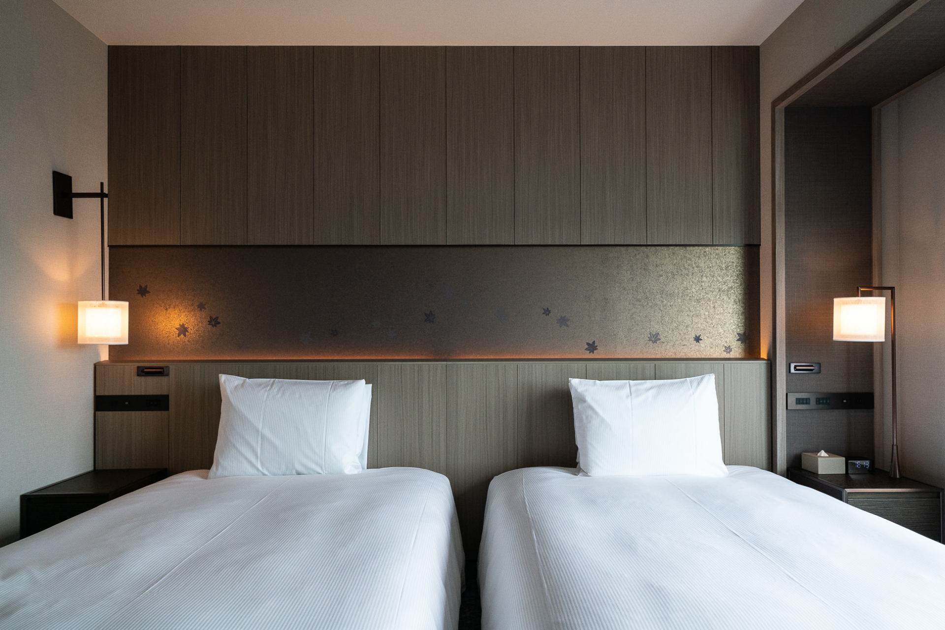 ベッドサイド周り