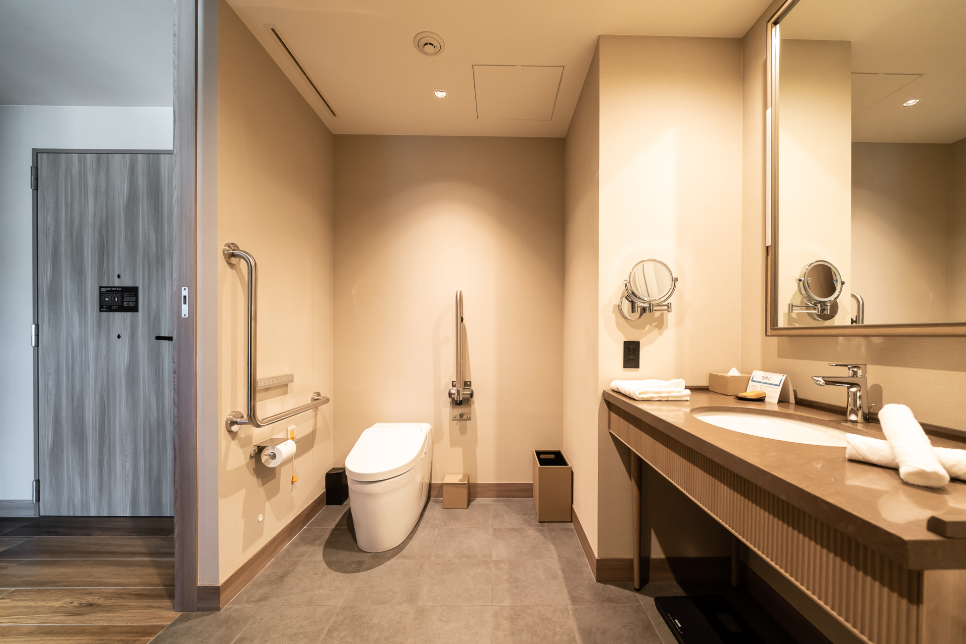 アクセシブルルームのトイレ周り