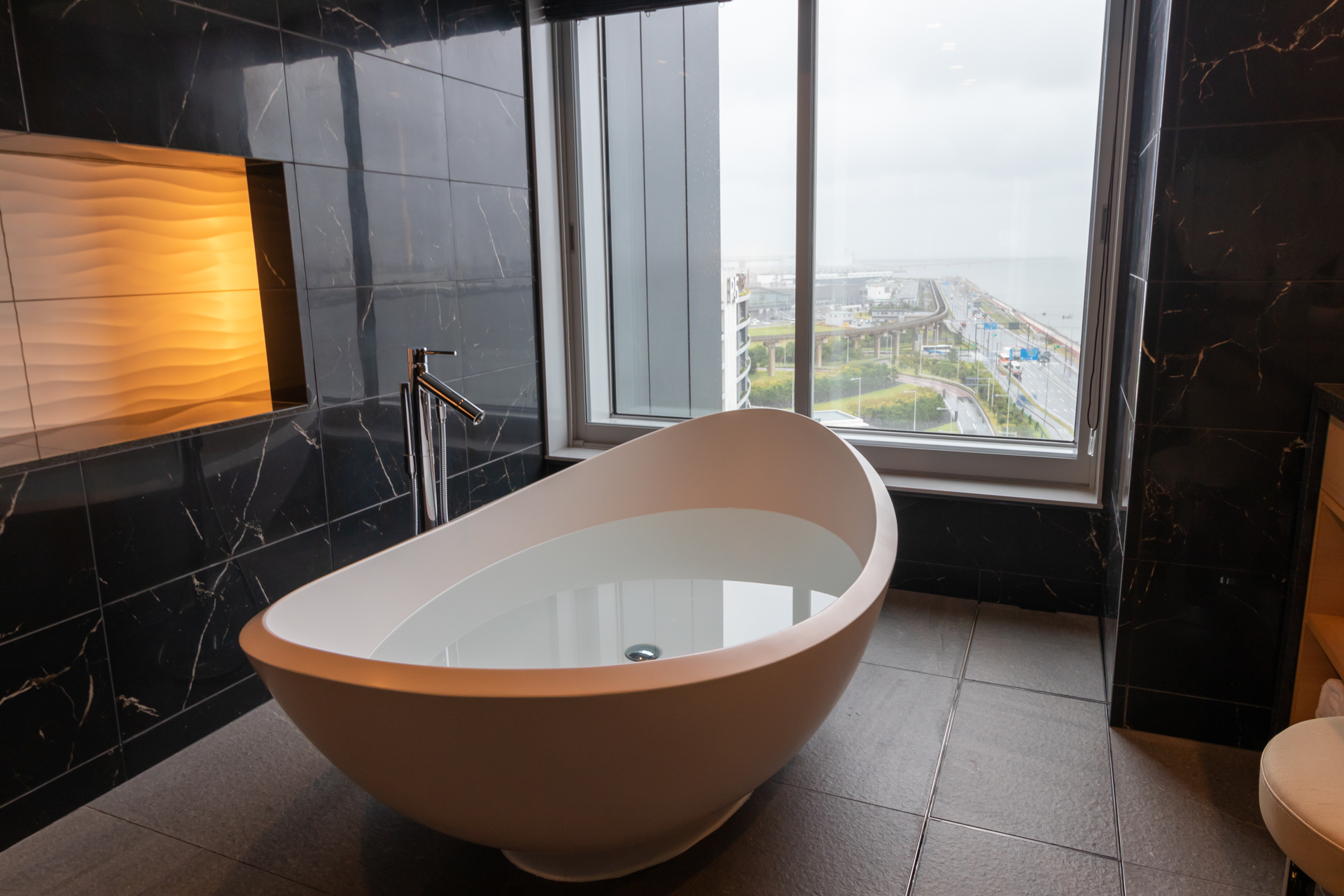 リビングや広々とした浴室など、VIP向けのスペシャルルームとなっている