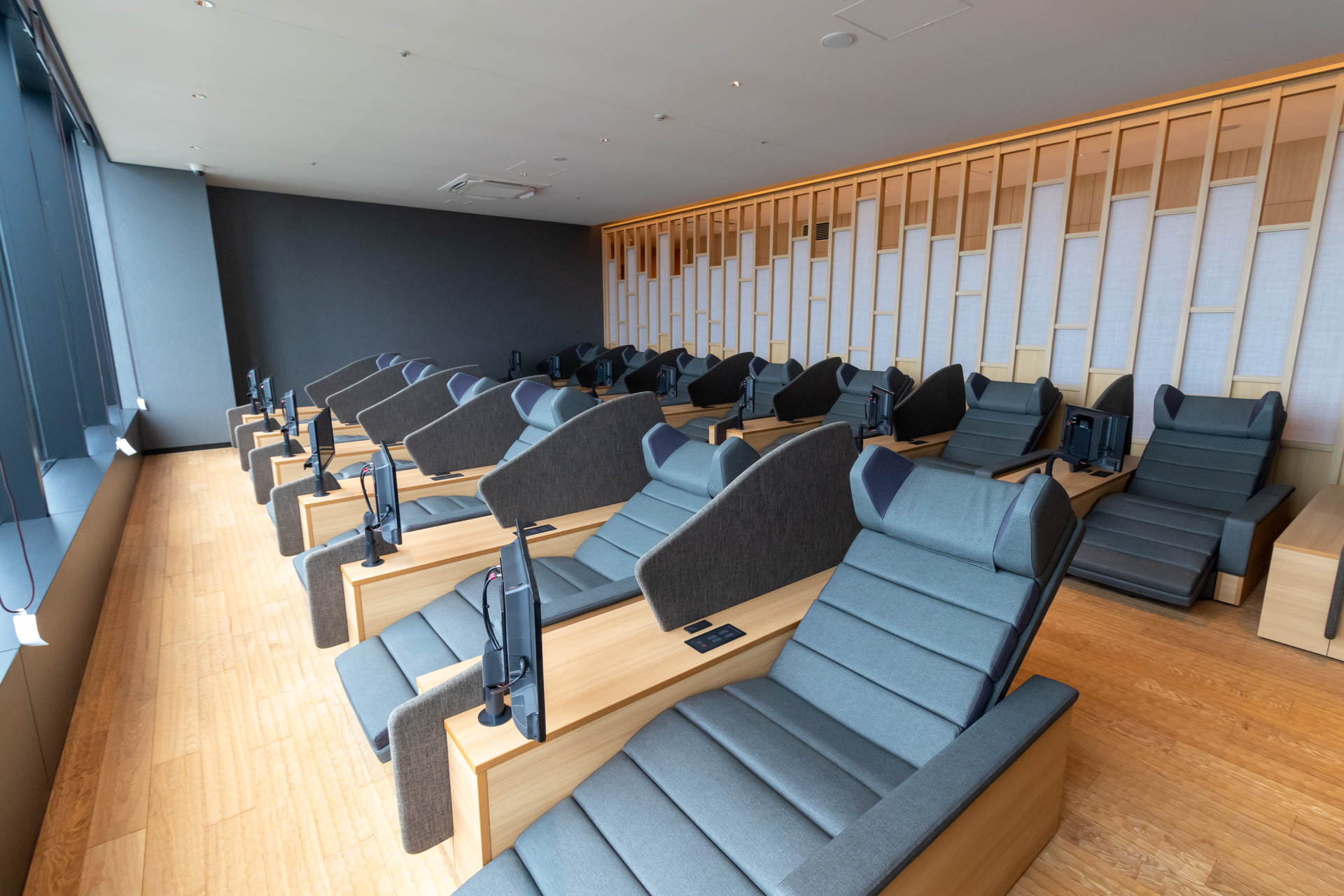 ゆったりくつろげるレストルーム