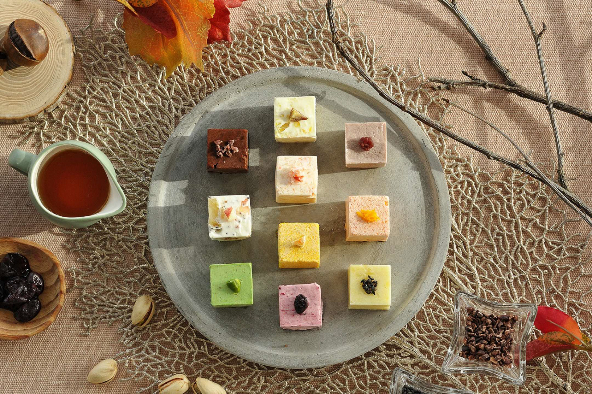 左列から右列へ上から順に、「カカオニブ」「りんご」「ピスタチオとホワイトチョコレート」「栗とメープルシロップ」「蟹と昆布」「かぼちゃ」「ハスカップとミルクジャム」「小豆」「鮭と柚子」「さつまいも」