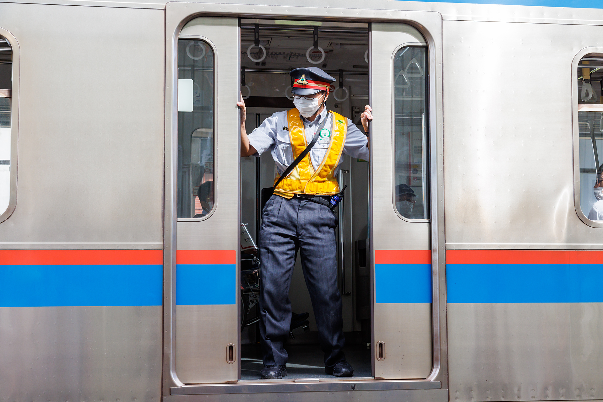 避難用のドアを開放