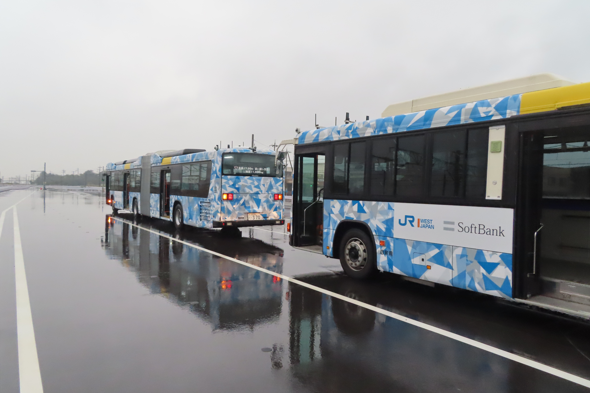 後続車両のドアの開閉は先頭車両から行なえる