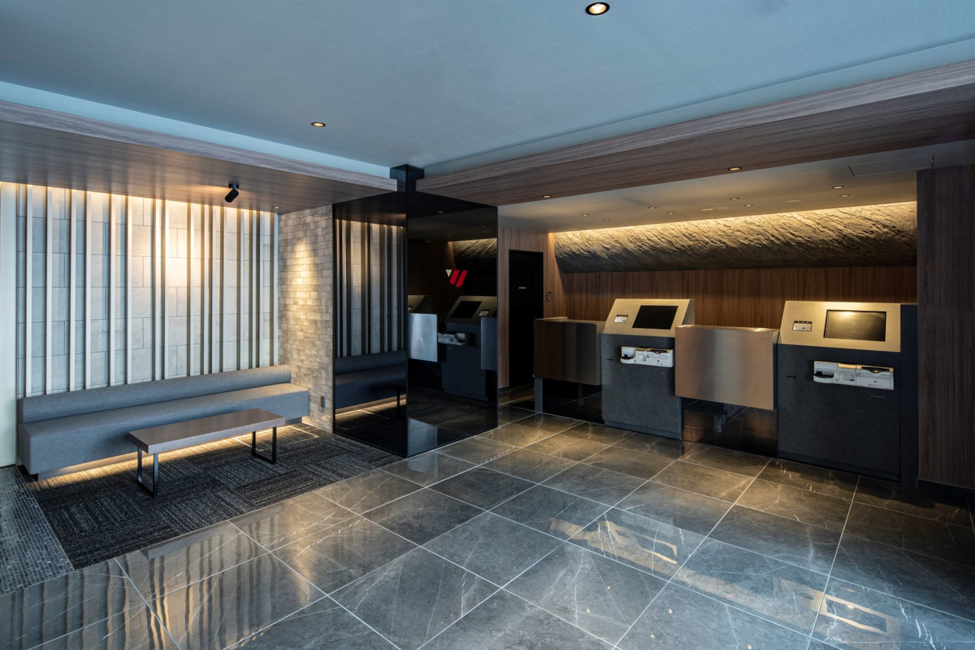 「Willows Hotel 大阪新今宮」がイベント会場。大阪のランドマーク「通天閣」までは徒歩2分。デラックスツイン（32m<span class="em sup">2</span>）など全227室を有する