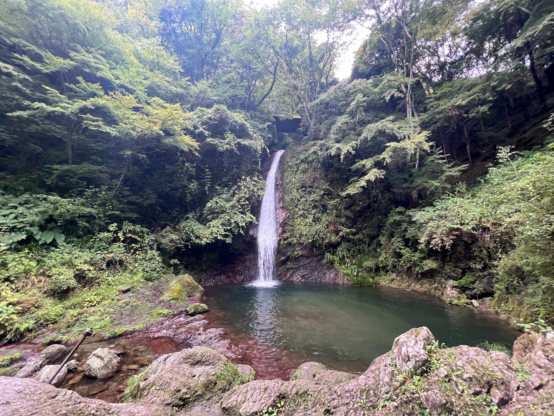 神秘的な秩父華厳の滝