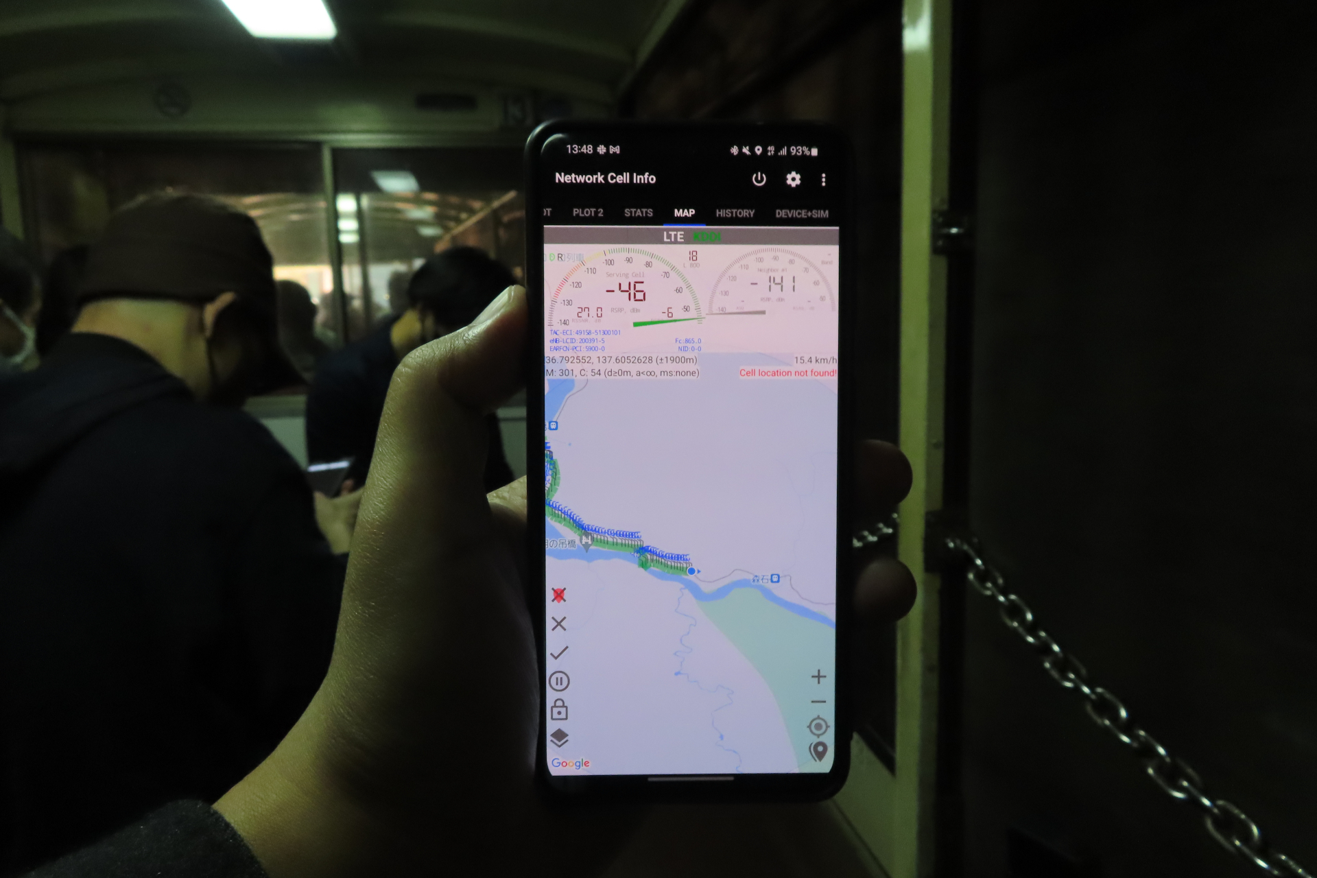 auのスマホならトンネル内でも通信できる