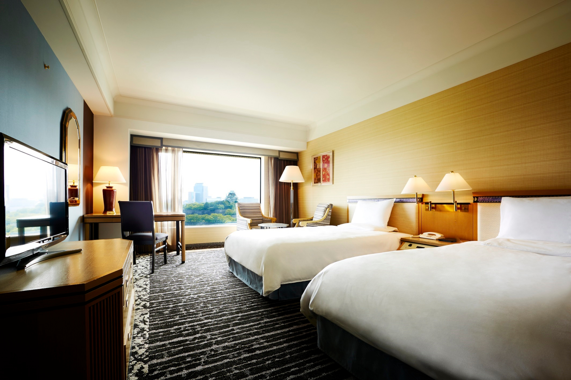 1日2室限定のプラン。豪華ディナーのほか、大阪城天守閣や御座船観光も楽しめるという