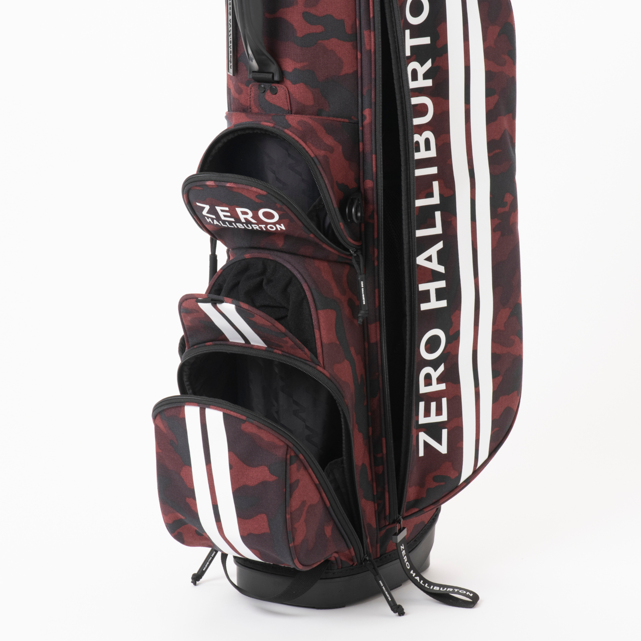 小物を収納できる上部ポケットと、ボールのダースが箱ごと入る下部ポケット付き