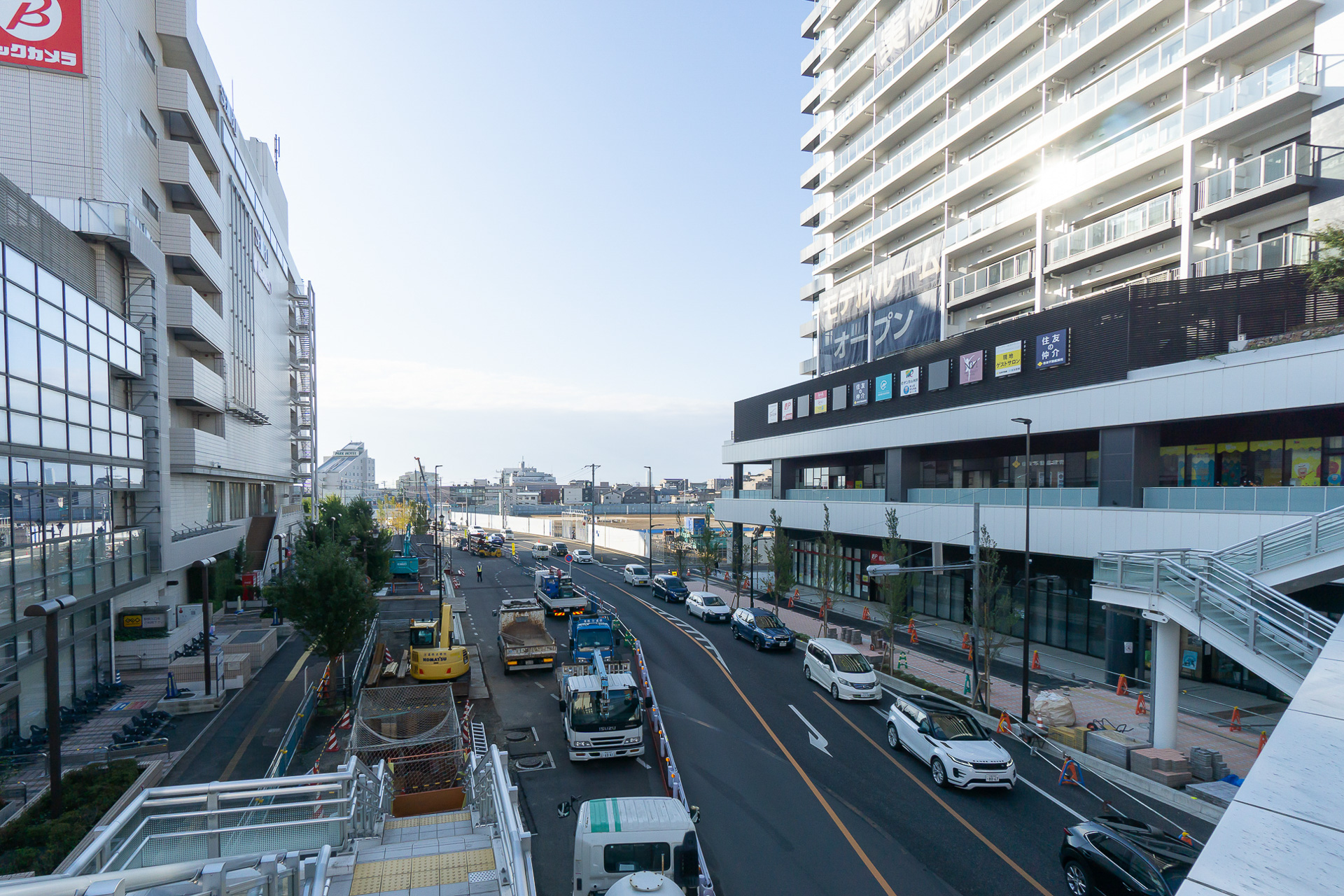 デッキ上から所沢駅西口開発計画の敷地が見える
