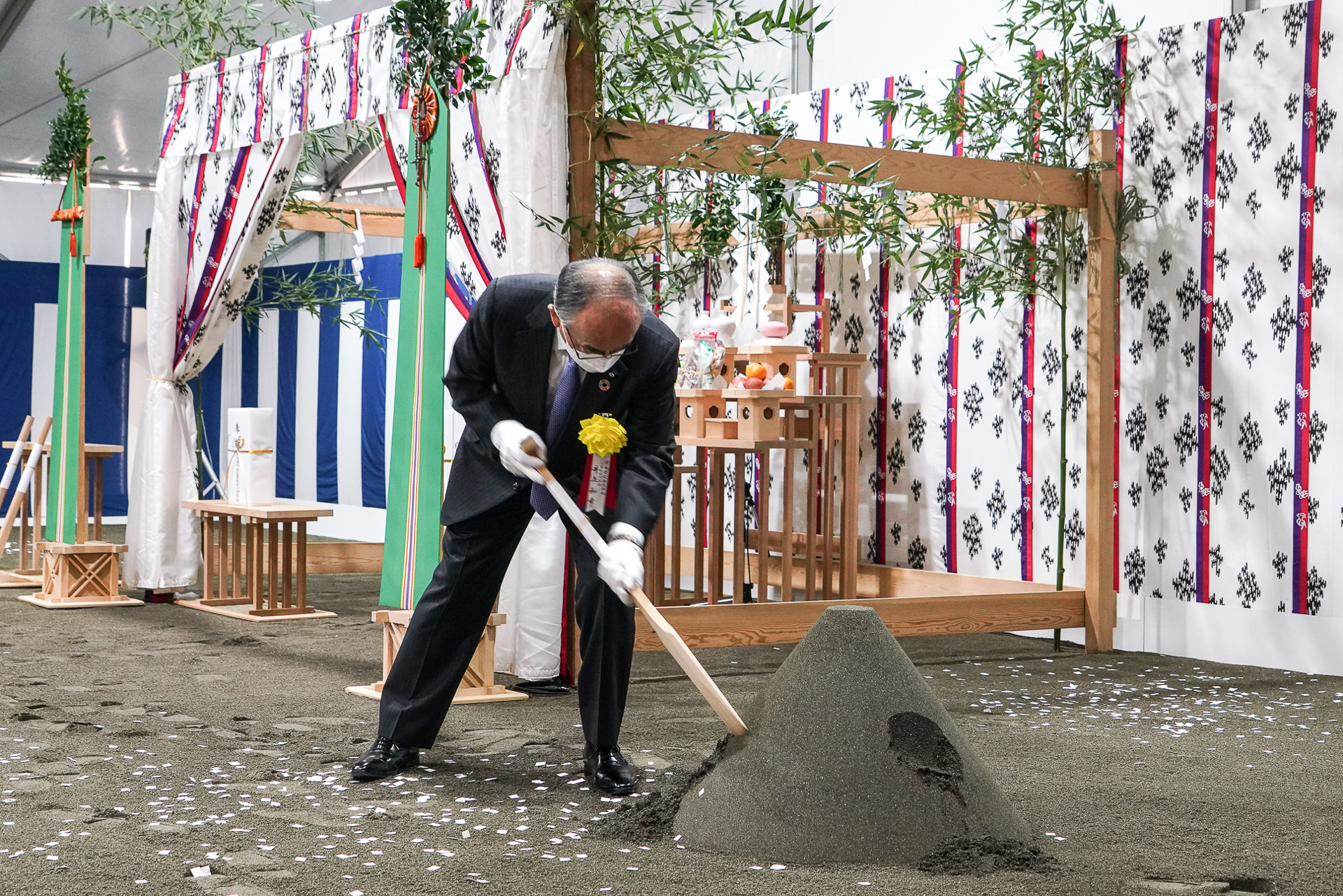 鍬入れを行なった