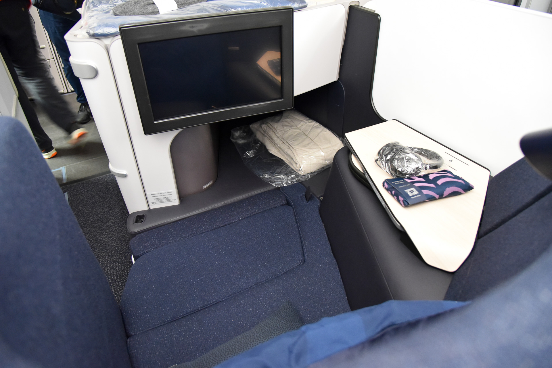 シートをリクライニングせずにレイフラットベッドに。お座敷のようにも使える