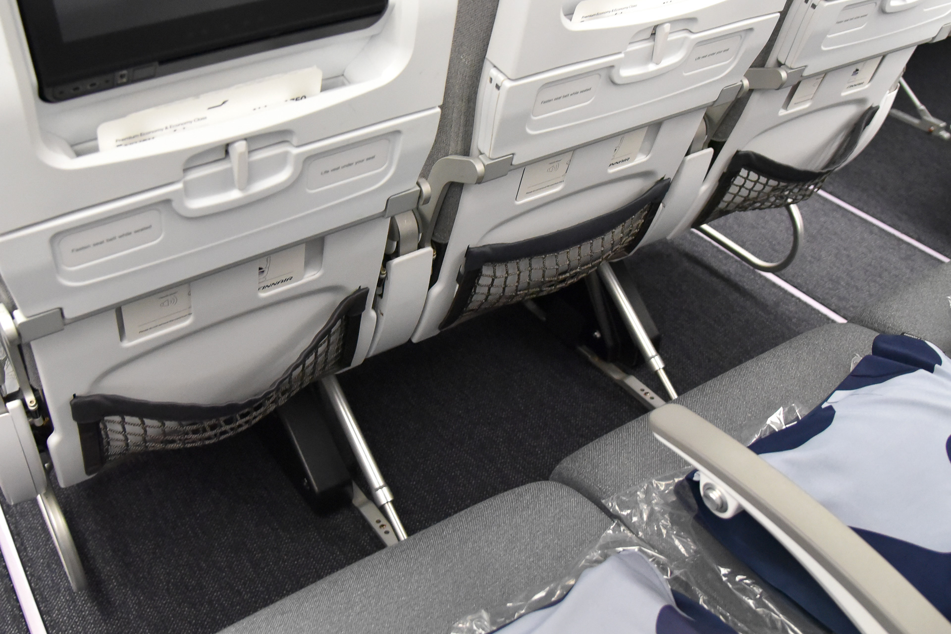 収納エリアはメッシュ＆浅めで忘れ物がしずらいデザイン