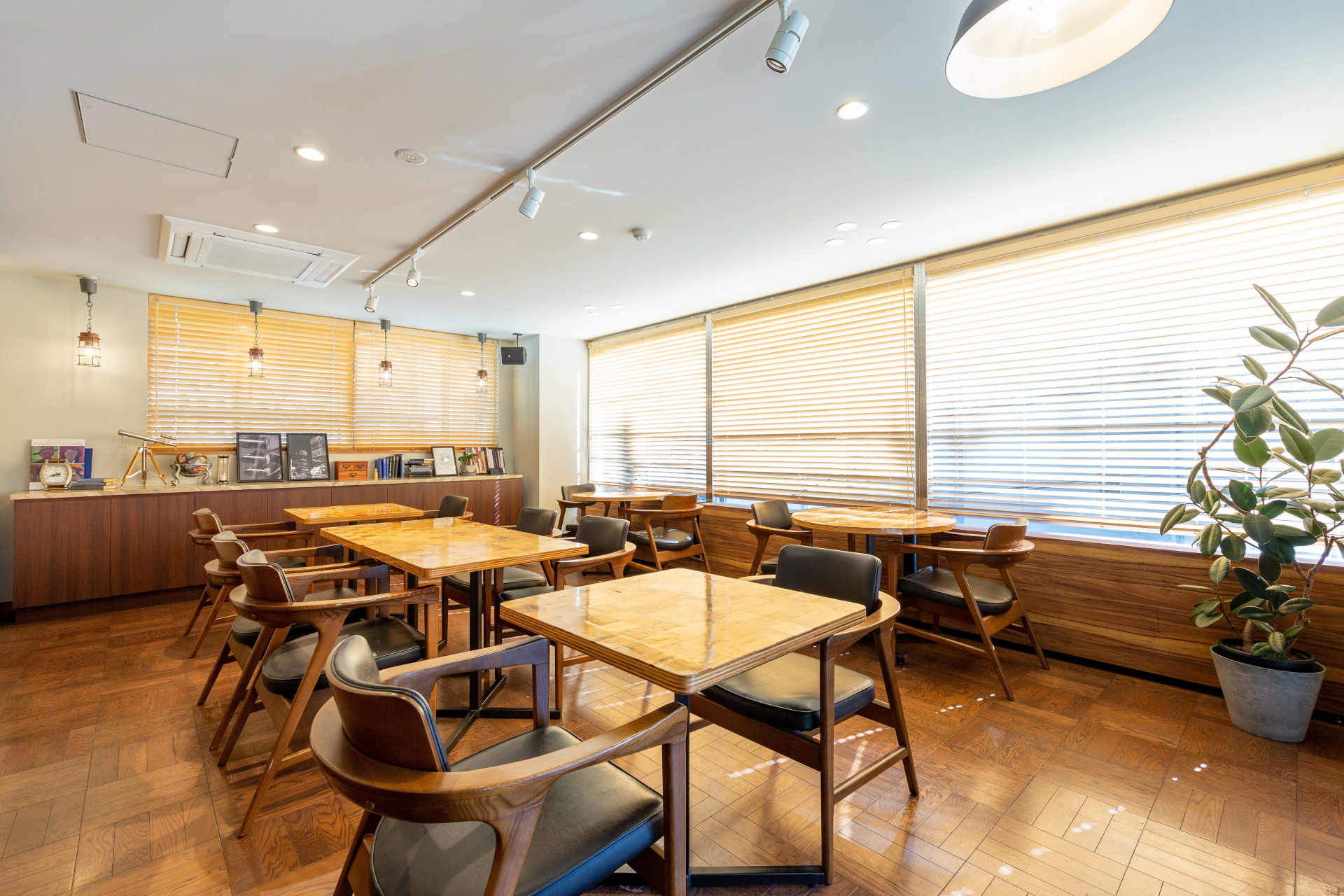 ホテル2階に改装オープンした「CAFE THE KNOT」