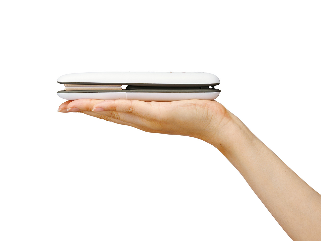 手のひらサイズで持ち運びやすい