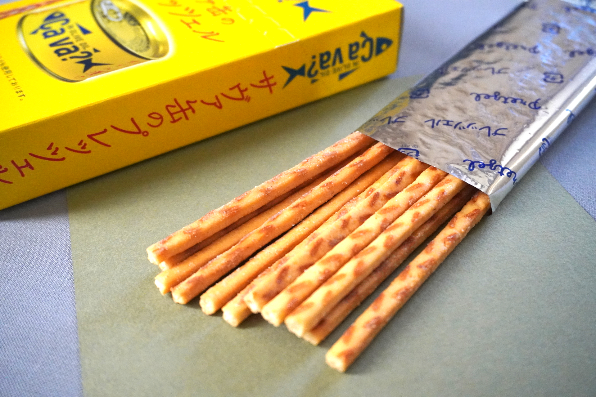 1箱2パック入り。袋を開けた瞬間から香ばしく、ザクザクとした食感がやみつきに