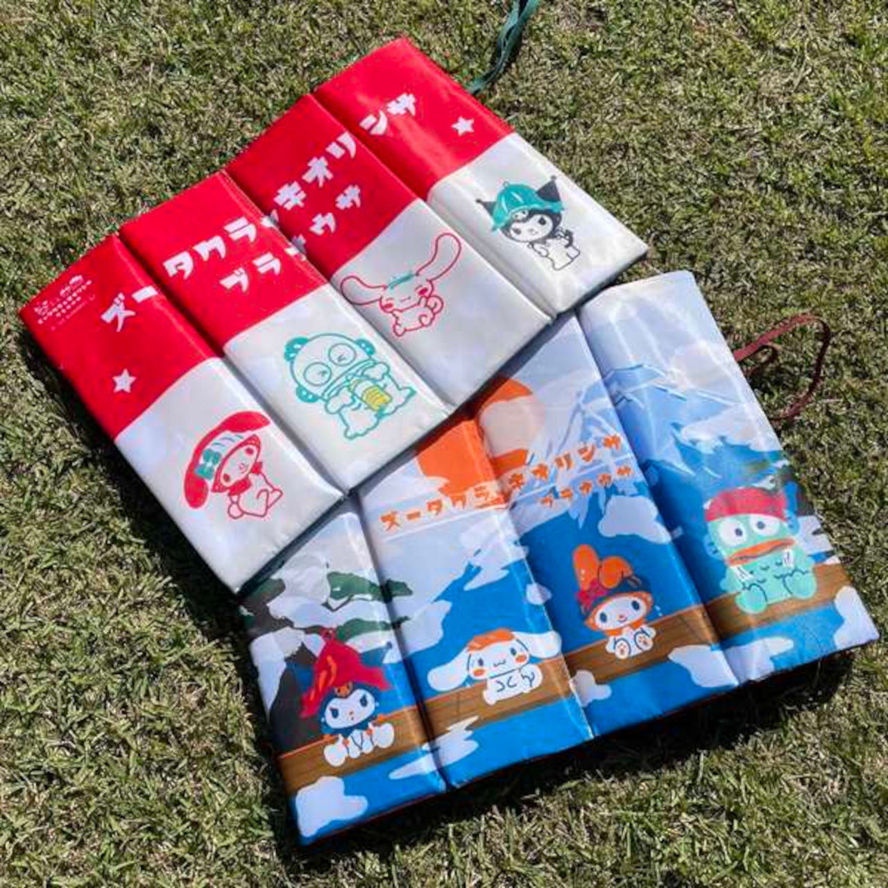 コンパクトに畳んで持ち運べる「サンリオキャラクターズ サウナマット」2種。サイズは約300×400×10mm（収納時は約300×100×40mm）