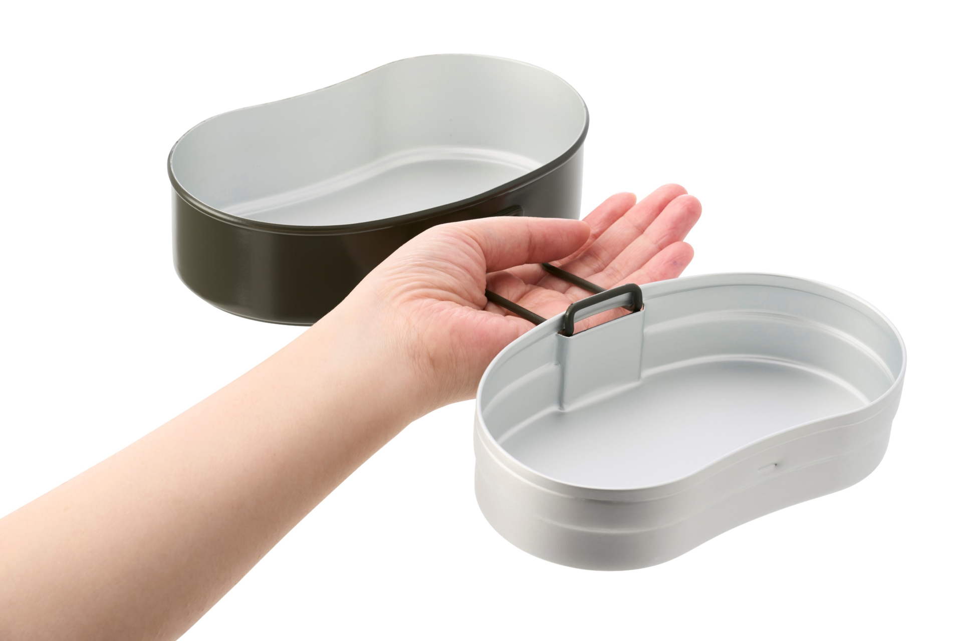 フタと中子を連結すると2つの器を片手で持てる