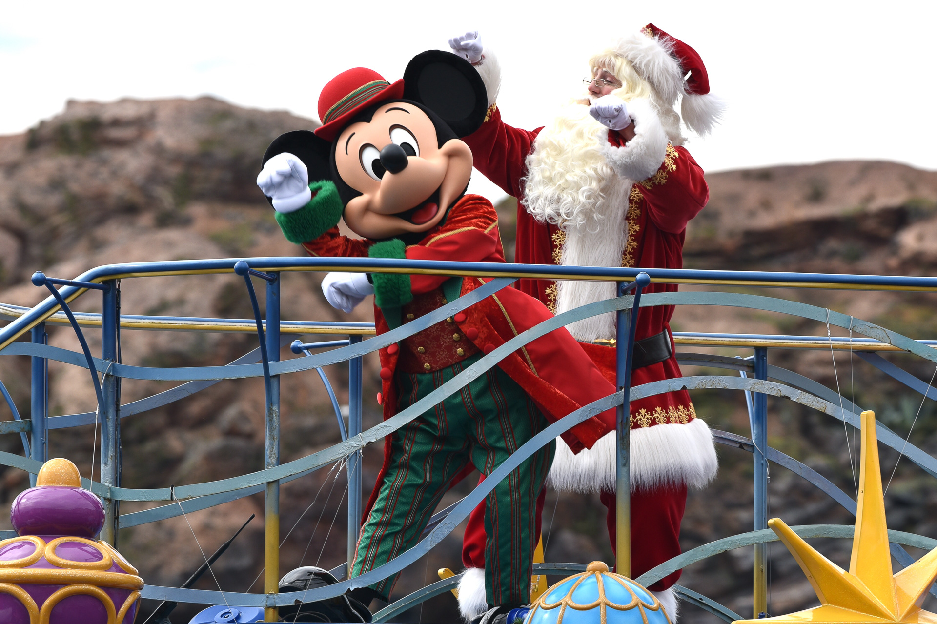 トナカイダンスを一緒に踊ったり、手拍子で参加しましょう！