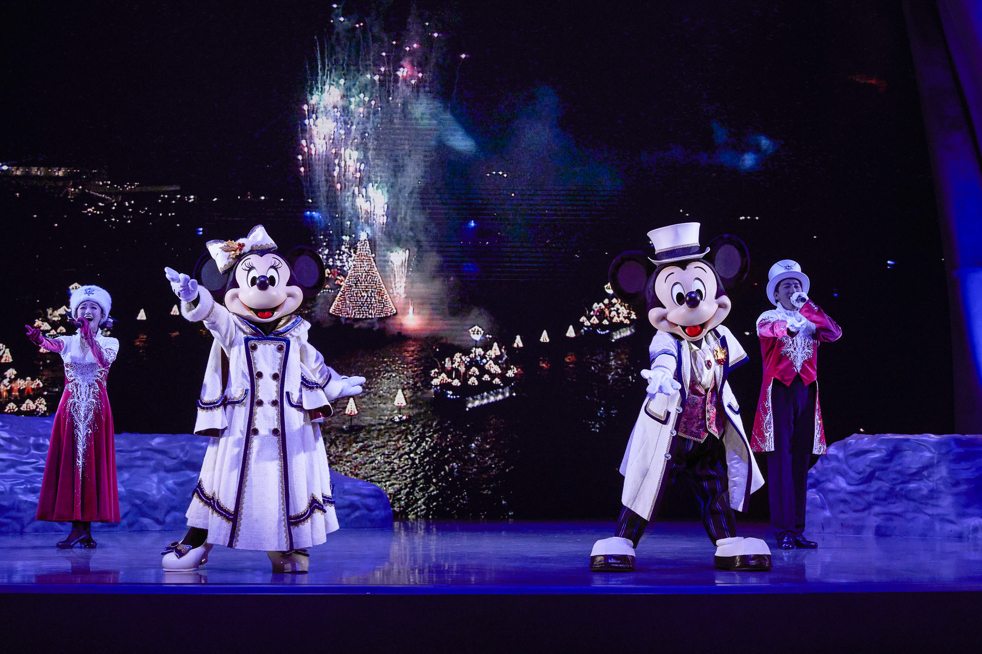 フィナーレは「Welcome To Christmas」でロマンティックに（画像提供：オリエンタルランド）