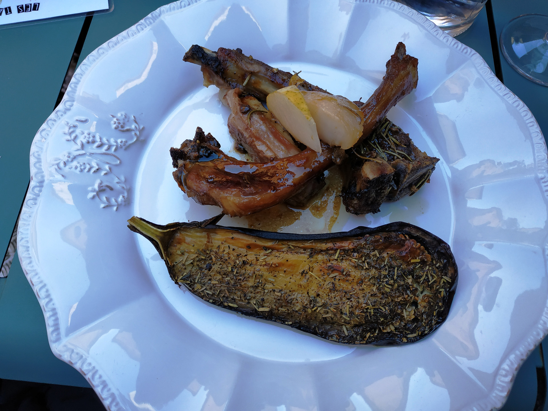 Les tables d'en haut（Rue Ponson du Terrail Le haut, Le Village, 04150 Simiane-la-Rotonde）