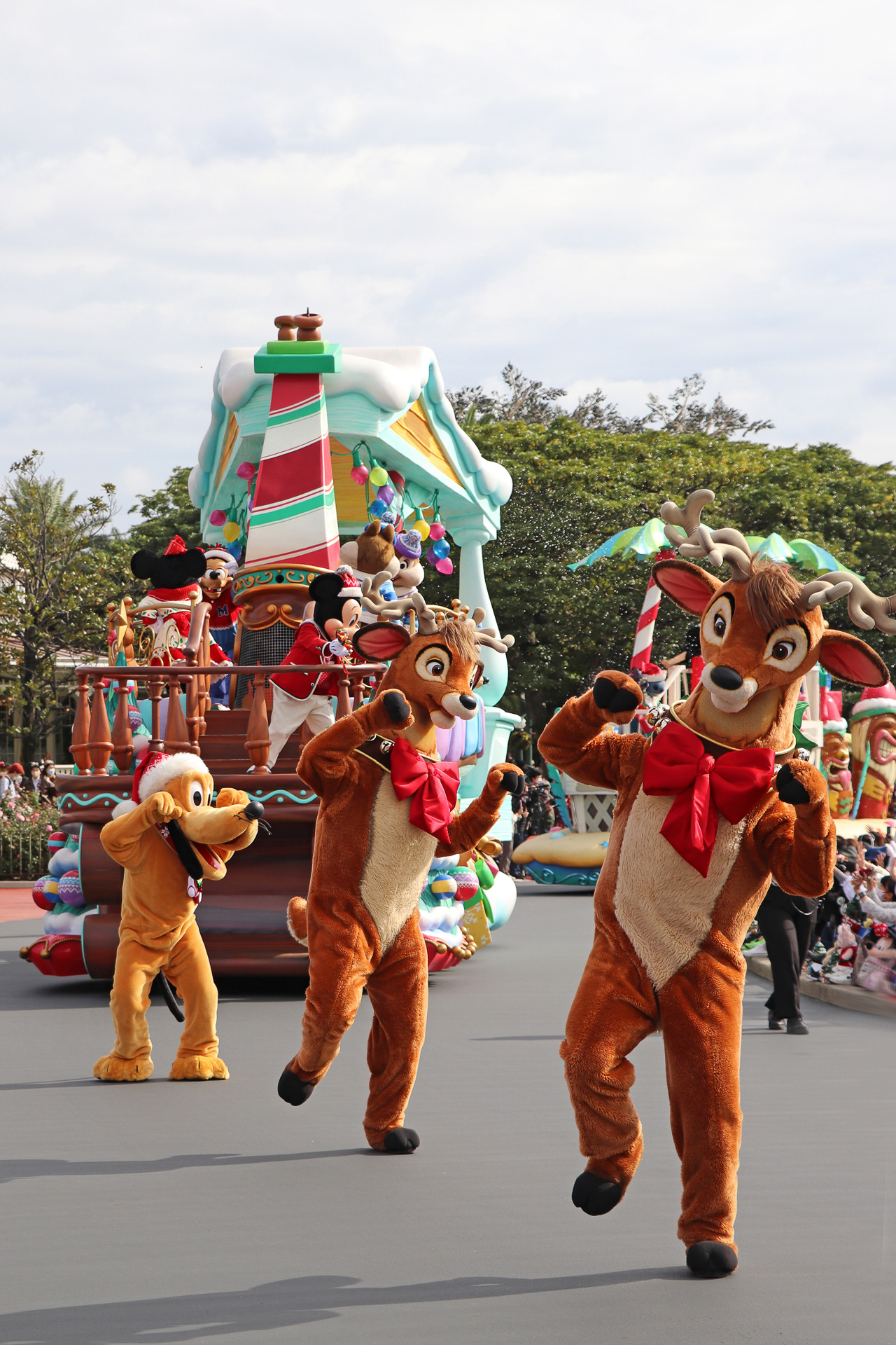 第4話「クリスマスをお祝いしているミッキー＆フレンズのクリスマス」のフロートの先導にはトナカイが復活！