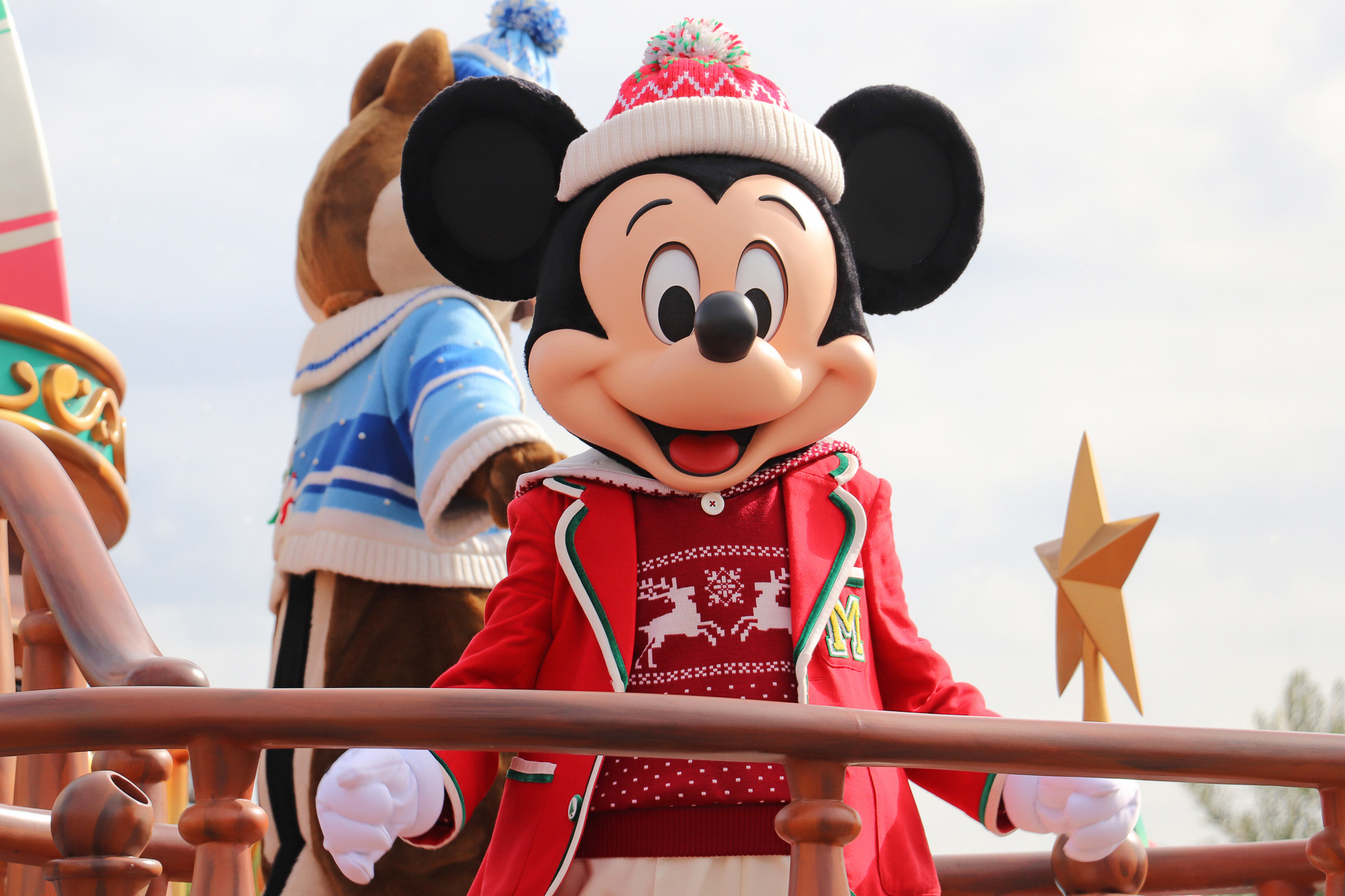 キャラクターたちがそれぞれのクリスマスの楽しみを話す