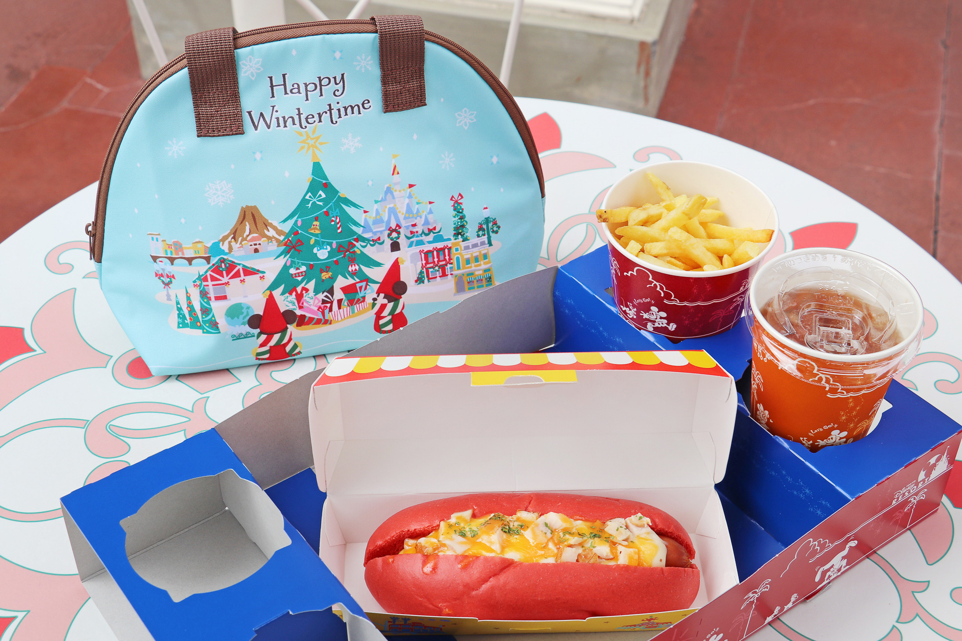 リフレッシュメントコーナーの「スペシャルセット」（1180円）と「スーベニアランチケース」（＋1200円）