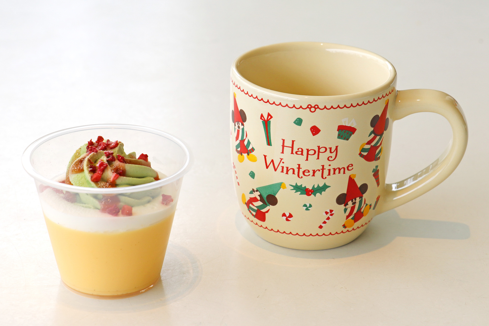 「ピスタチオクリーム＆プリン、スーベニアカップ付き」（900円）