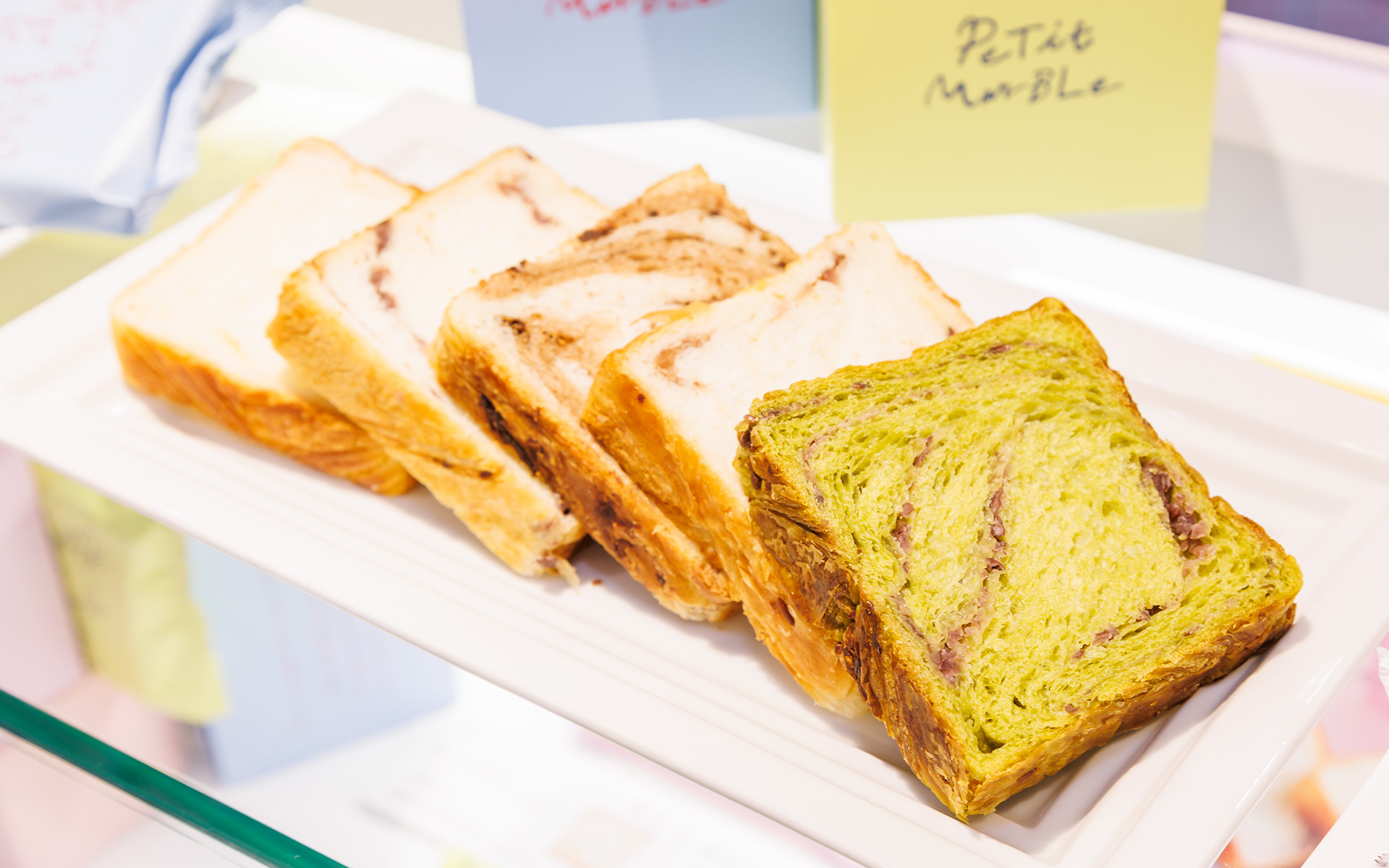 ショコラや抹茶餡などが練り込まれたデニッシュ