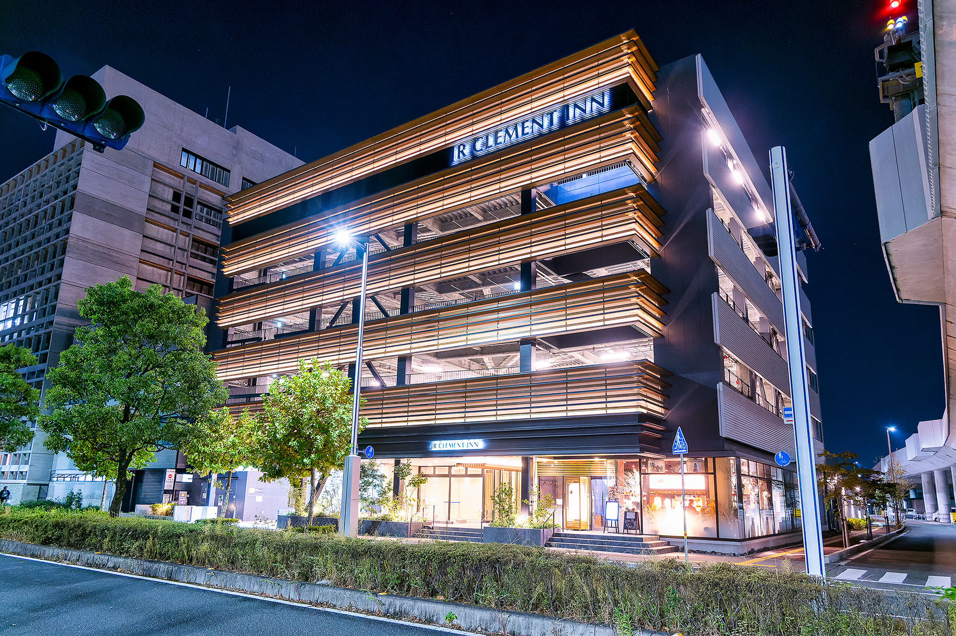 宿泊はJR四国の高知駅から徒歩2分という立地の「JRクレメントイン高知」。開業して2年ほどなので部屋もきれい