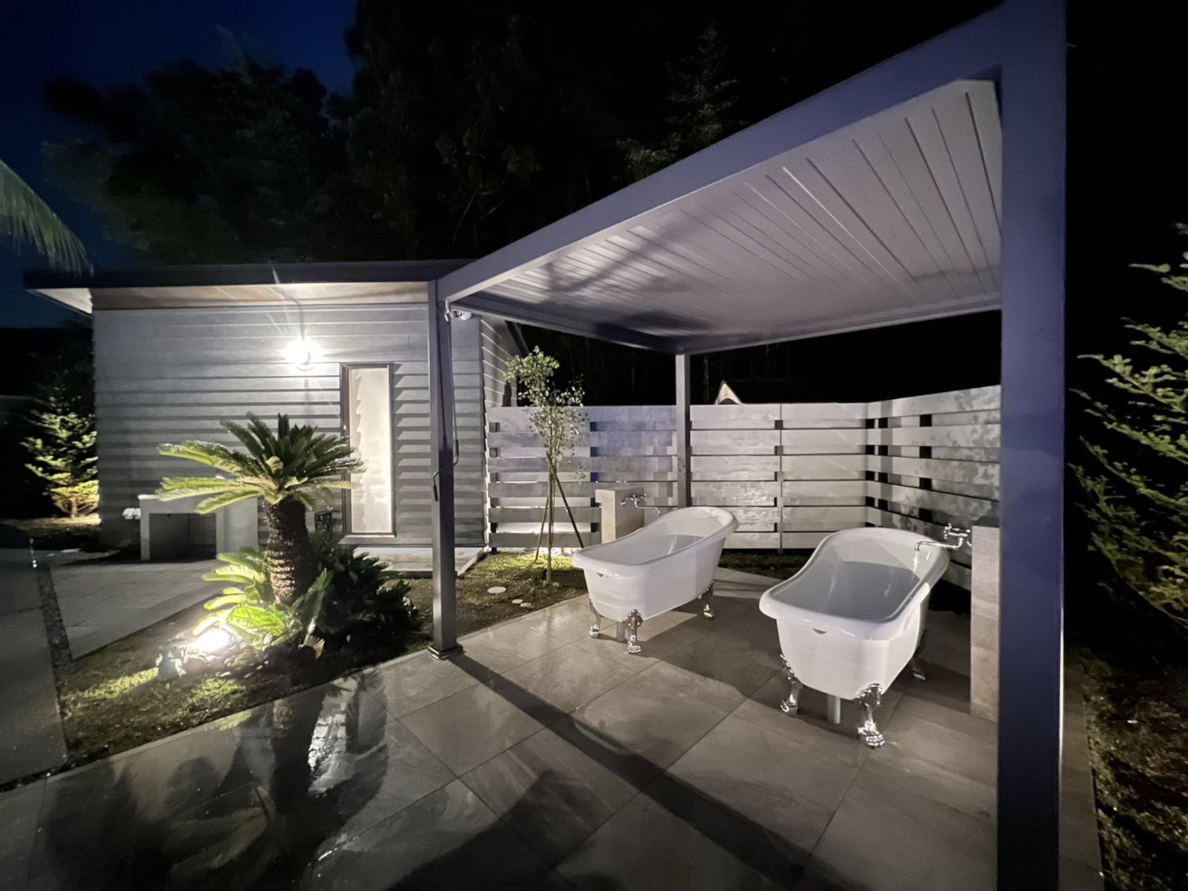 「+RIVERPOOL FINE GLAMPING埼玉ちちぶ」アウトドアバスタブ