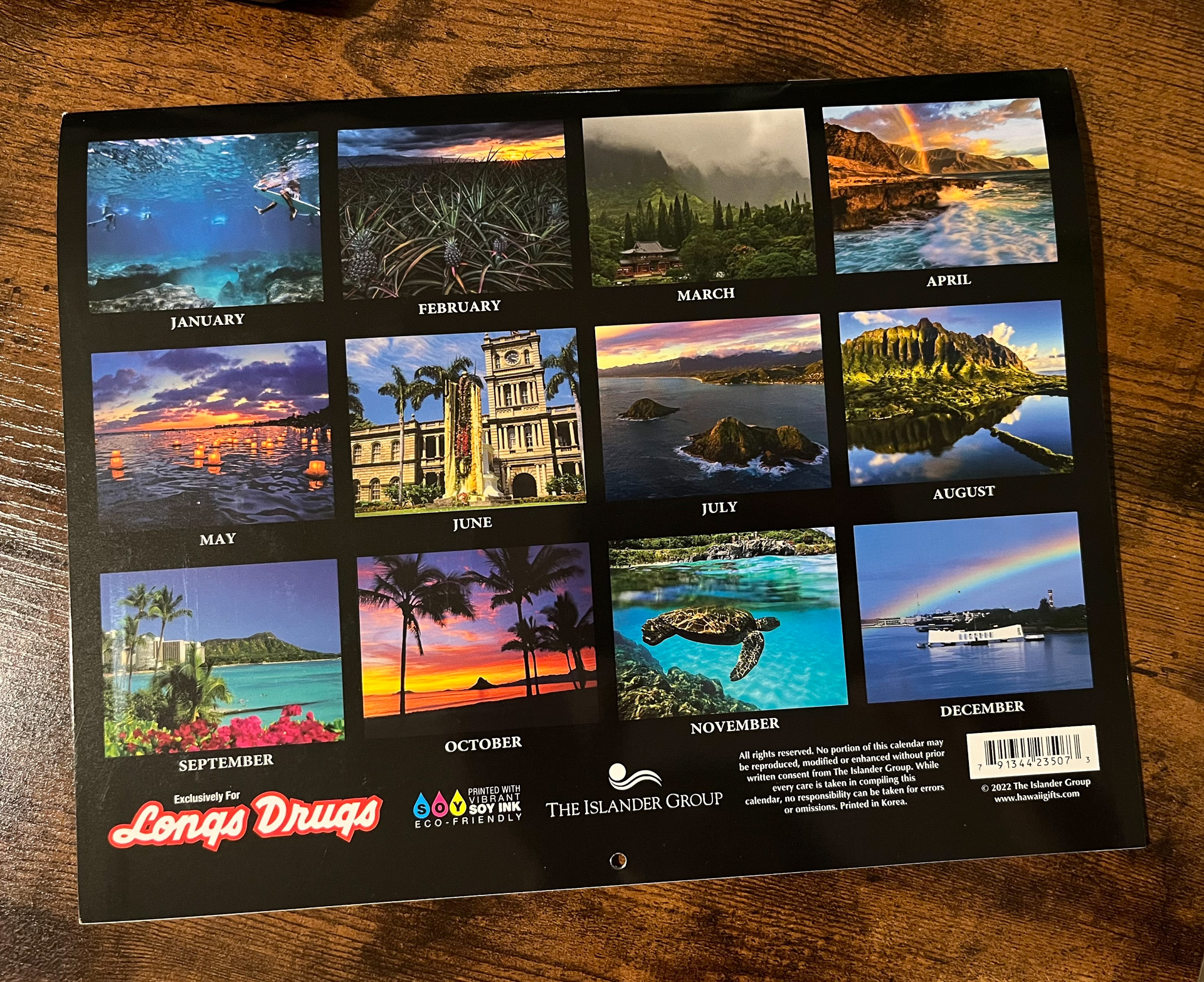 「ロングスドラッグス」で販売しているカレンダーなら89セントで1年中ハワイを感じられる