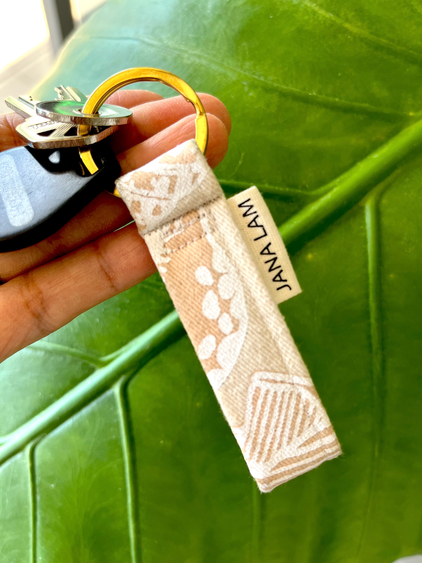 毎日持ち歩くキーチェーン（12ドル）。丈夫で型が崩れることもなく長持ちする