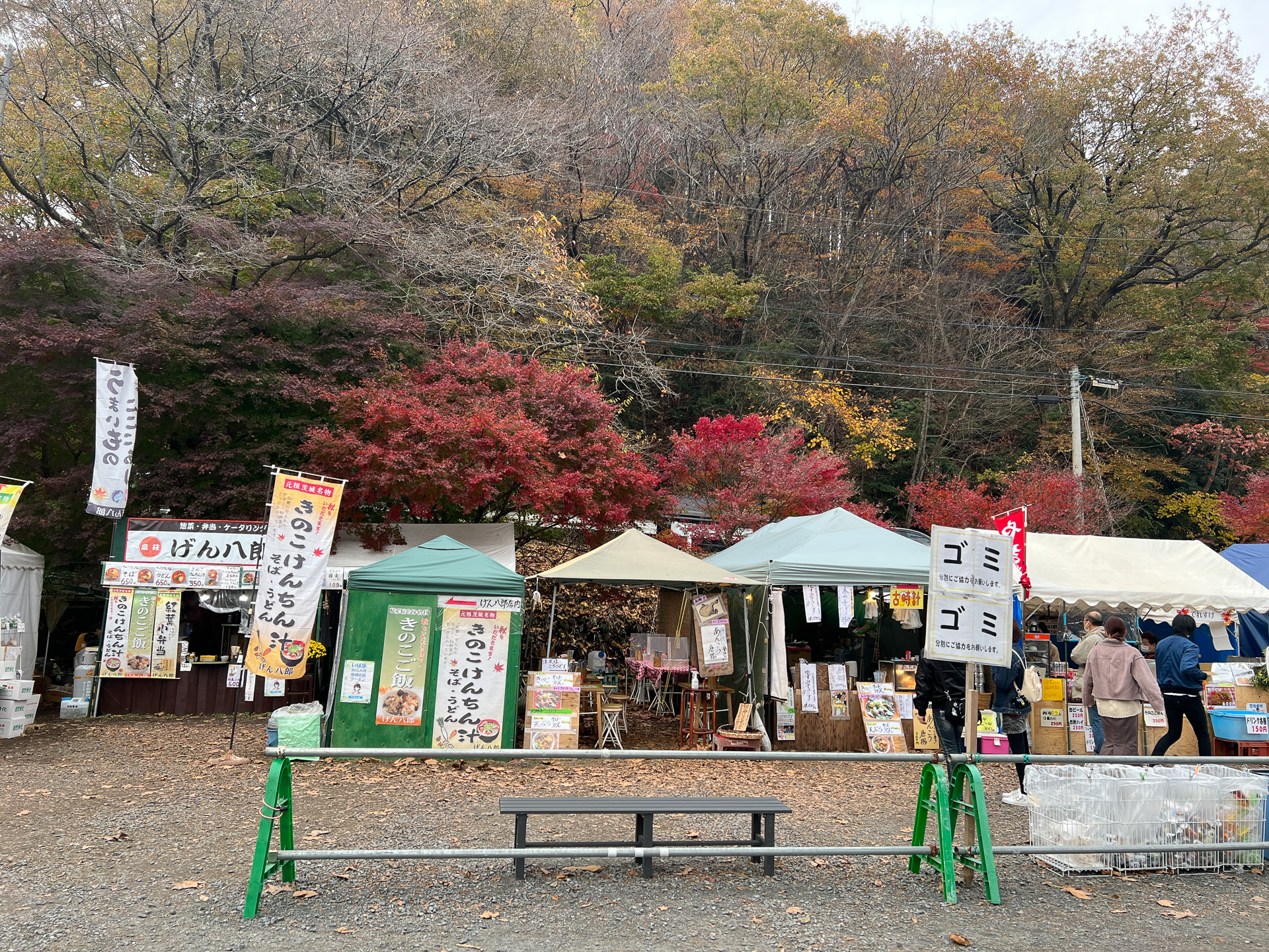 花貫渓谷紅葉祭りはまさにお祭りムード