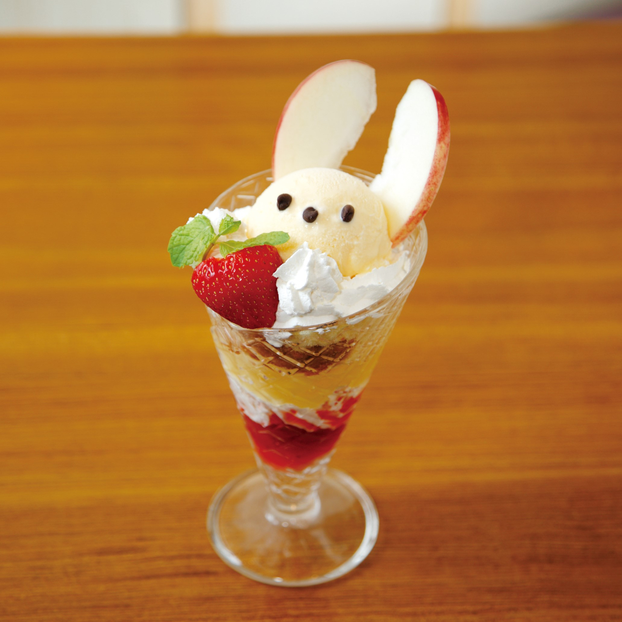 麻布茶房「うさぎちゃんパフェ」（1200円）