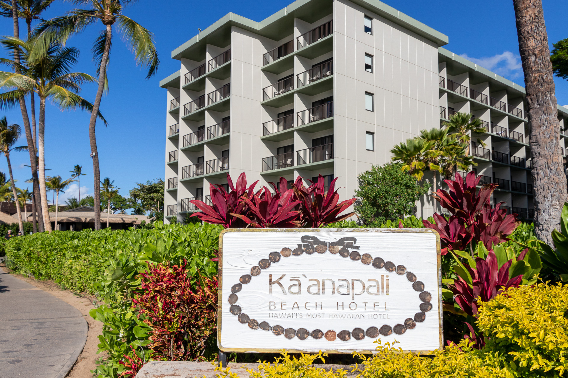 ハワイでもっともハワイらしいホテルと評されている「カアナパリビーチホテル」