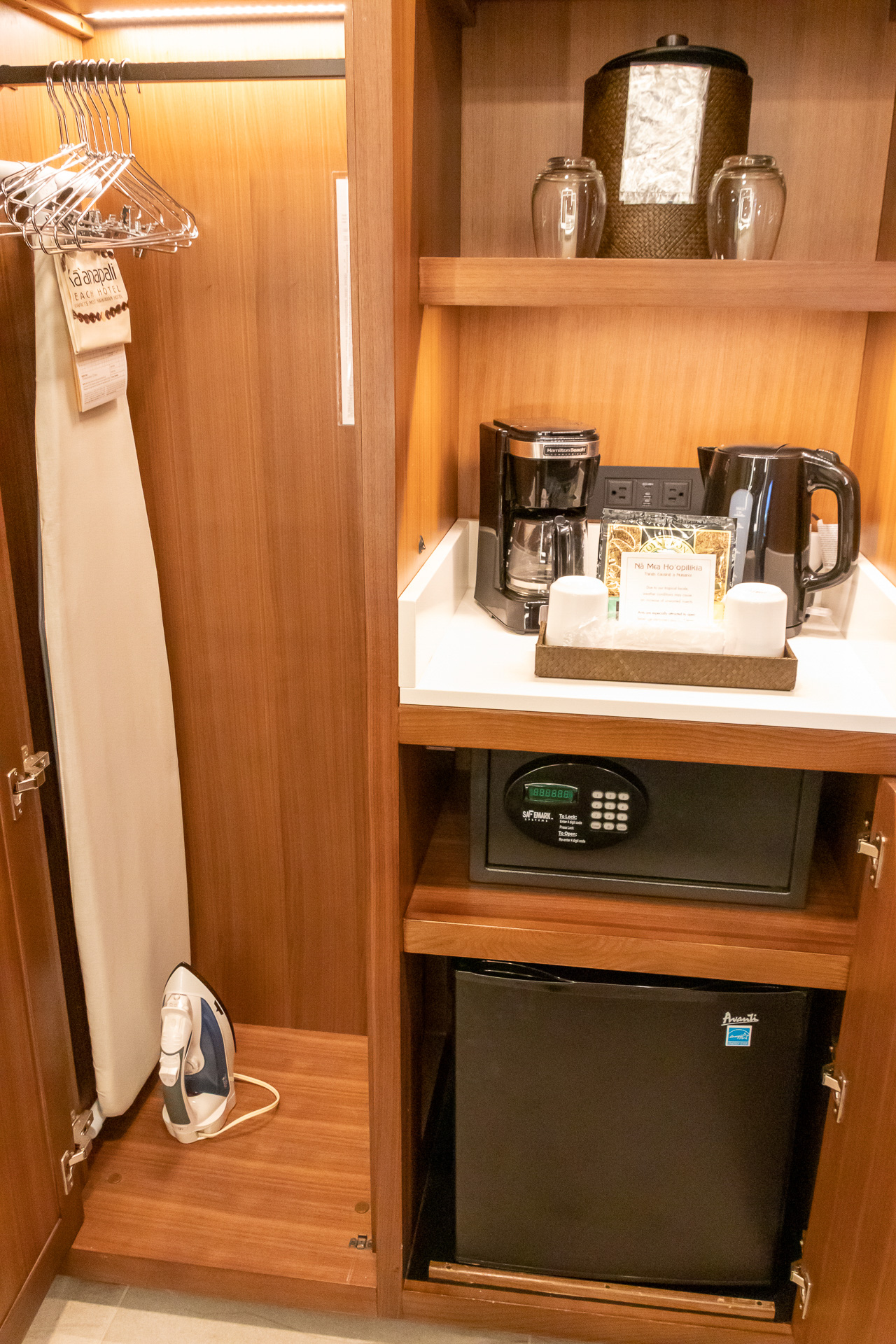 クローゼット部分。金庫や冷蔵庫も備えている