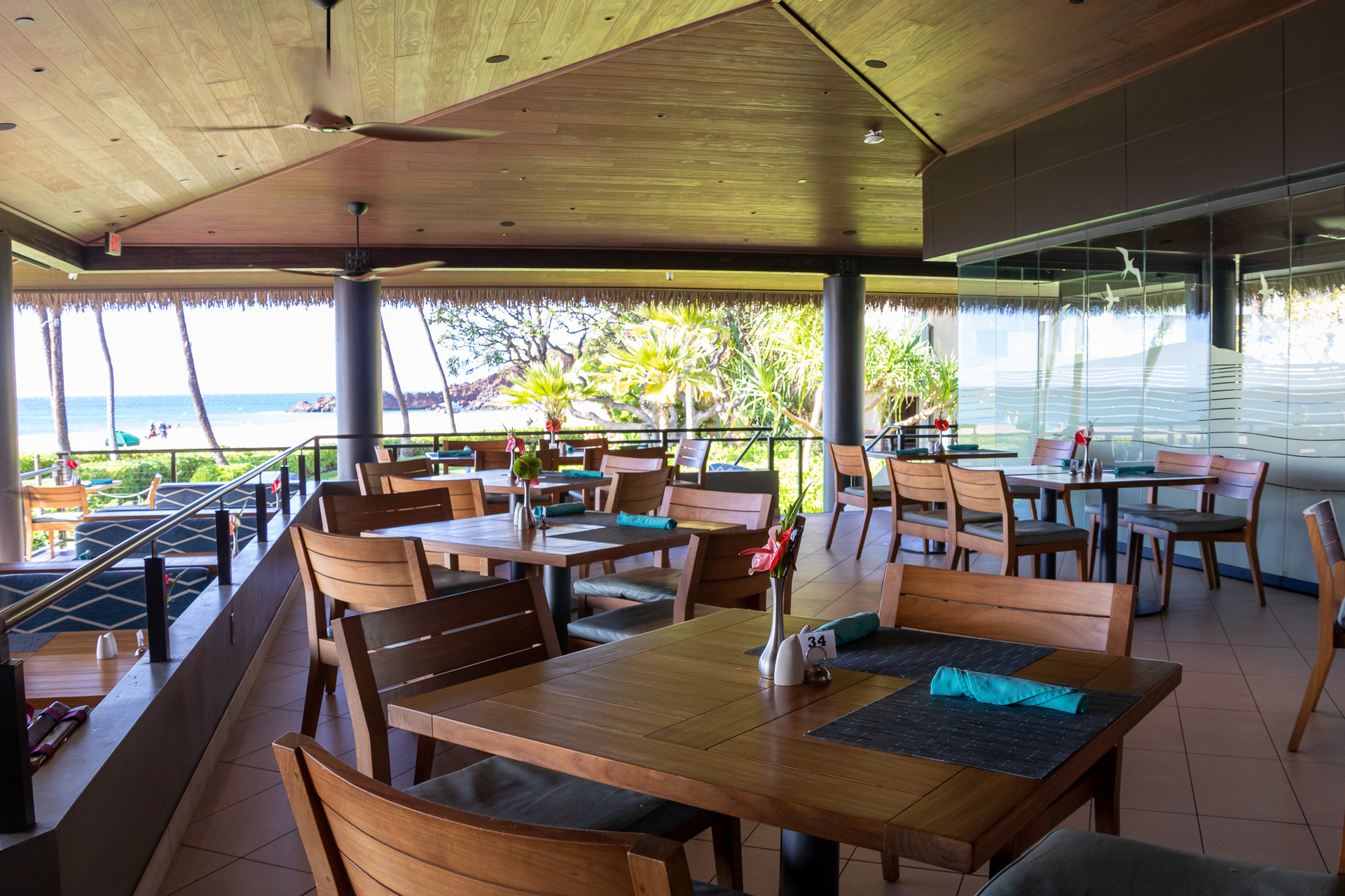 オープンエアーで心地よい店内