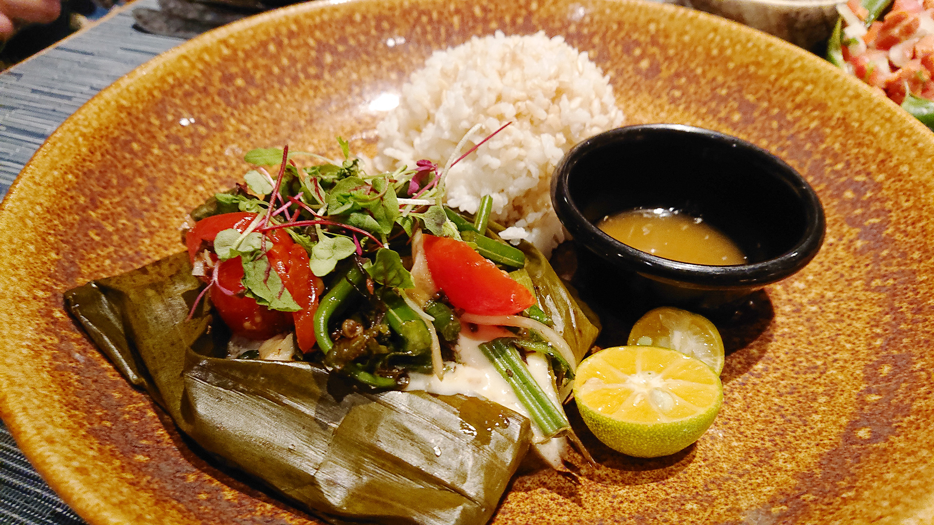 白身の地魚を使ったラウラウ「フィッシュ・ルアウ」。"ルアウ"はもともとタロイモの葉を指す言葉だが、宴の意味も持つ