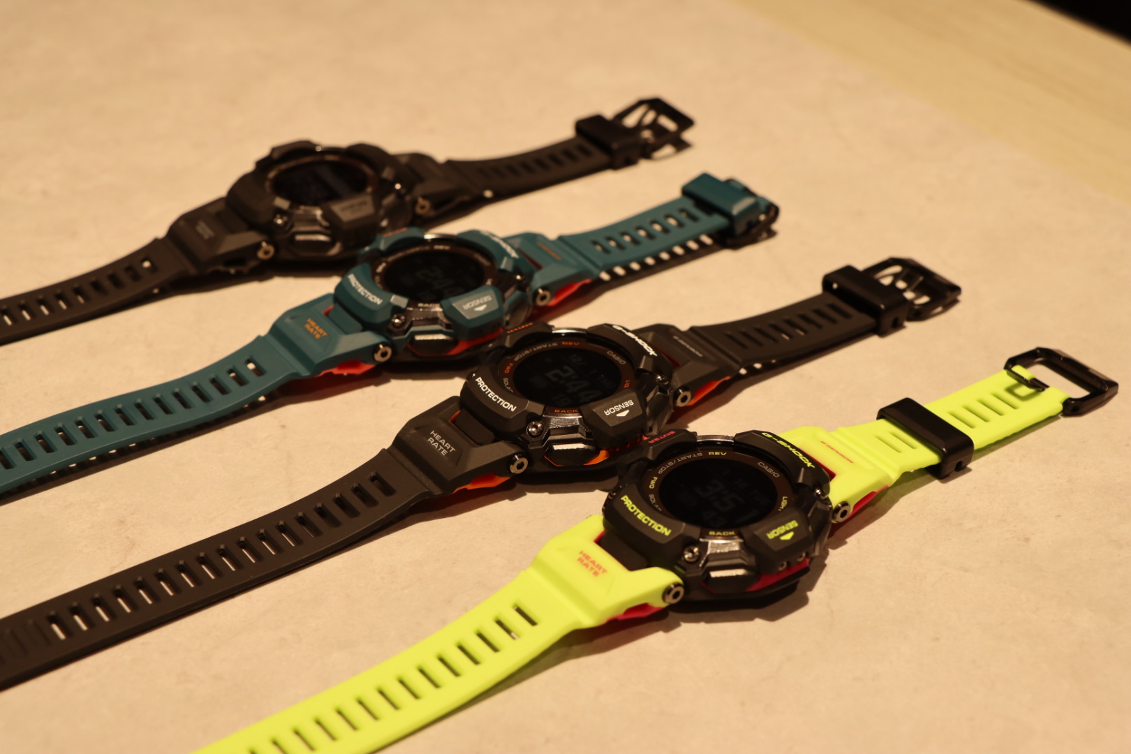 G-SHOCKのスポーツラインから軽量化・薄型化で邪魔にならない「GBD-H2000」を発表