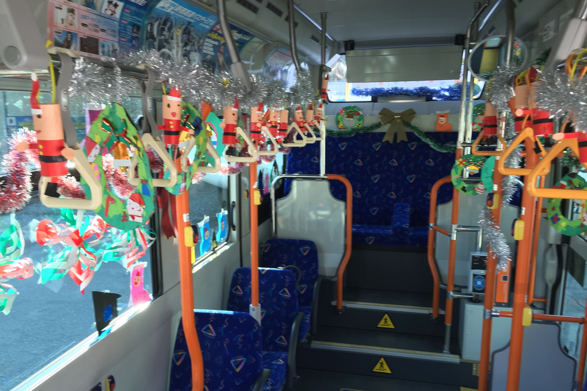 富士吉田・忍野・山中湖周遊バス「ふじっ湖号」でもクリスマスイベントを実施