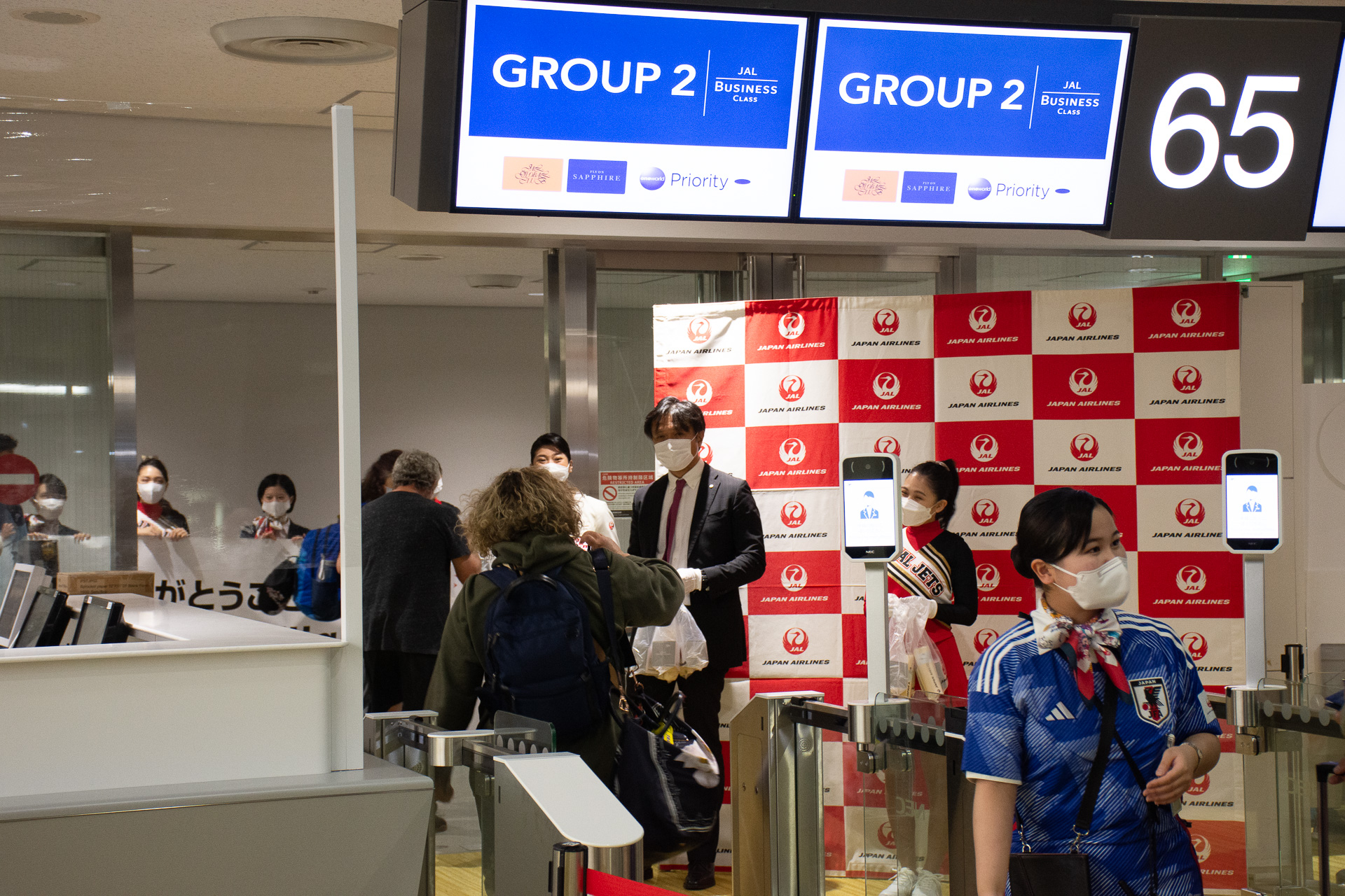 この日のJL66便（186席）は乗客166名（＋幼児1名）という高い搭乗率だった