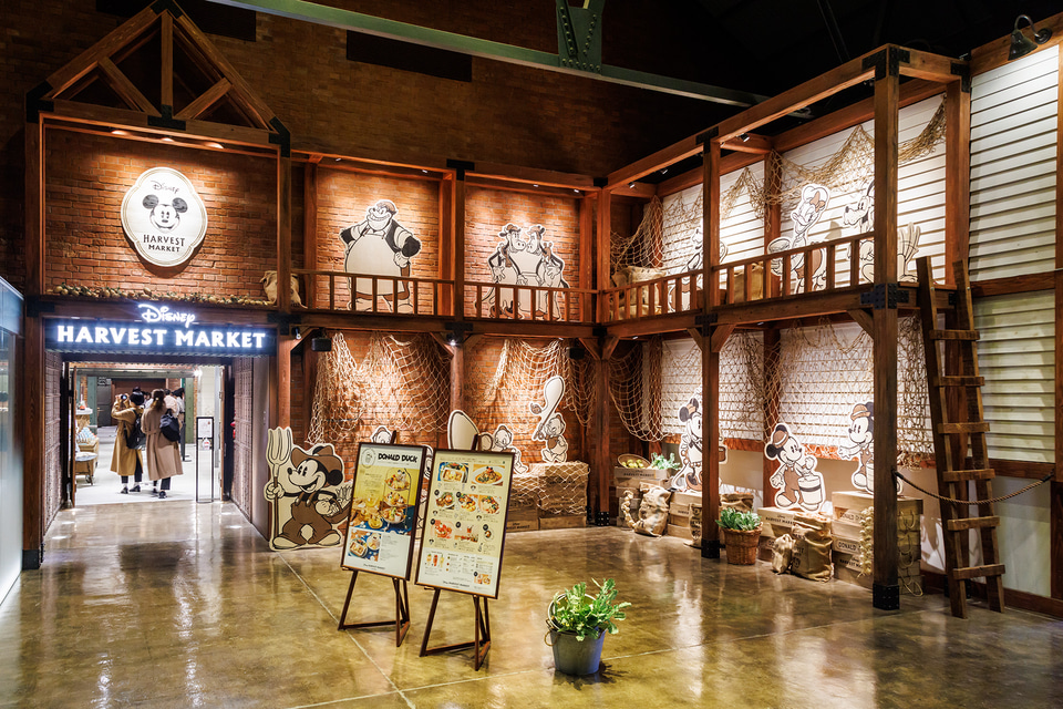 横浜赤レンガ倉庫リニューアル ハマらしい雑貨や洋食のディズニーカフェなど新規25店舗を見てきた トラベル Watch