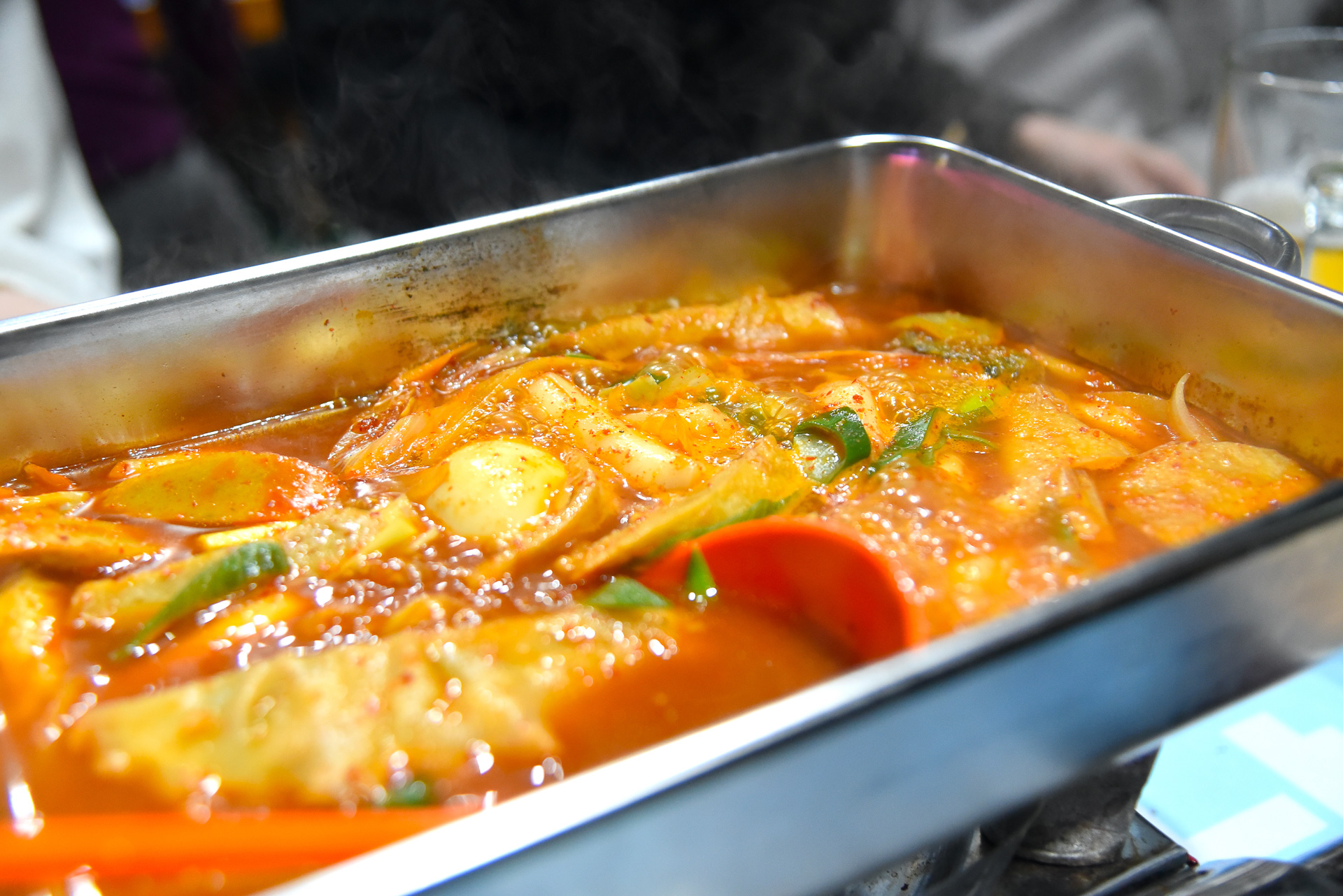 「スープトッポギ」。本場のトッポギはふわふわ食感です