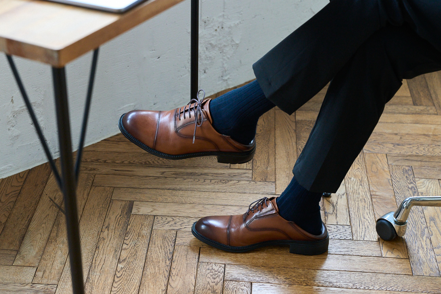 オアシスライフスタイルグループが「ボーダレス本革シューズ」を発売