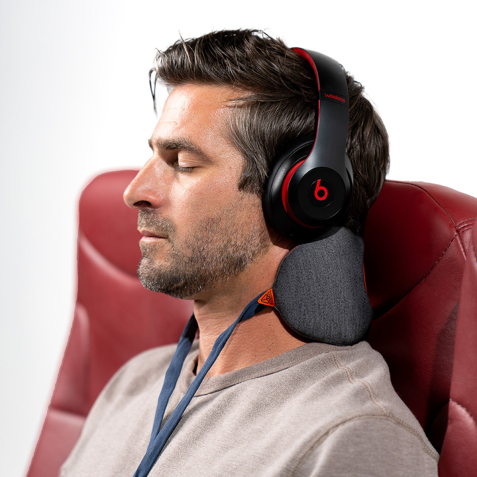 未使用品　bullbird　トラベルピロー Amazon｜ブルバード通勤トラベルピロー(オレンジ)。｜携帯枕
