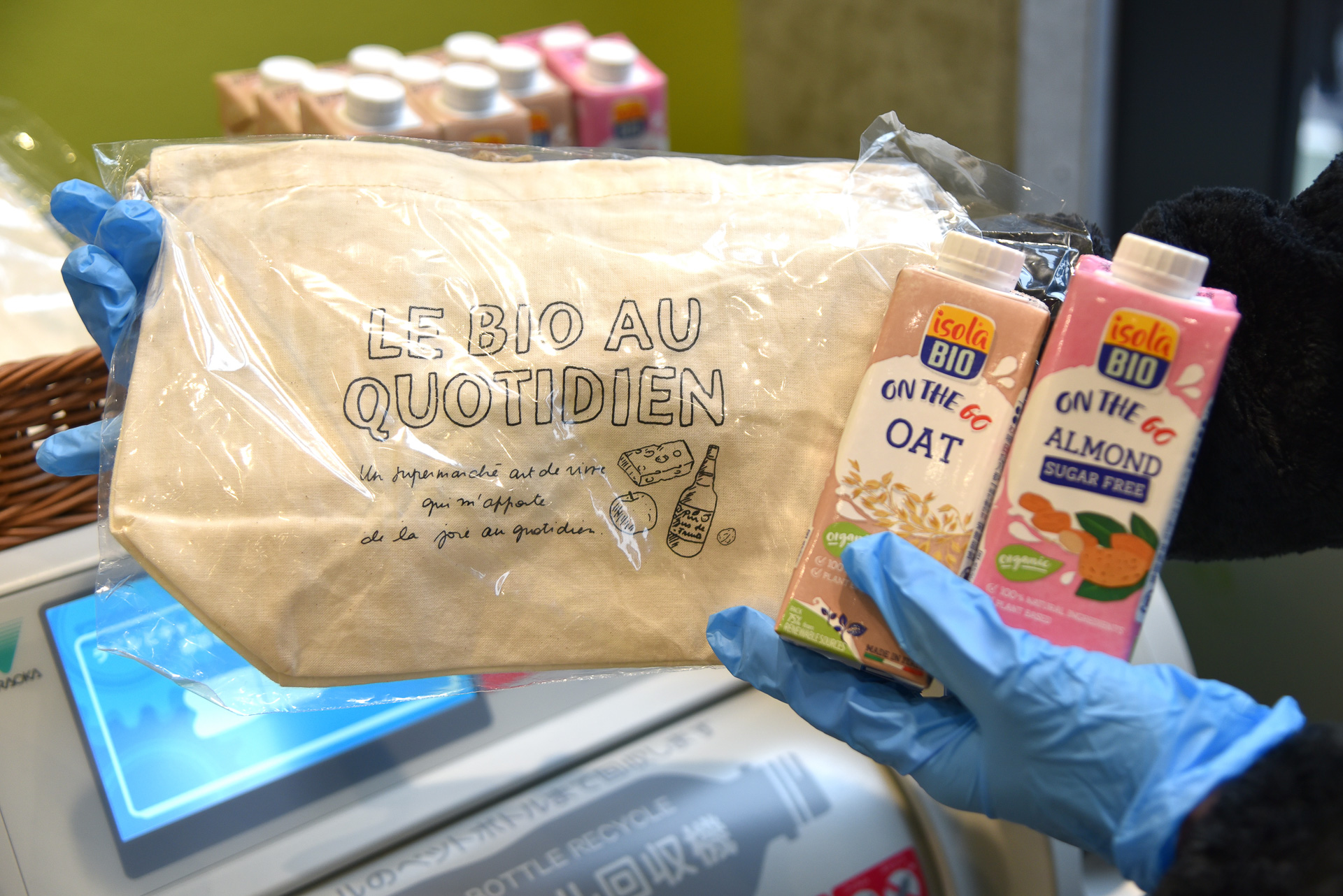 オープン日と翌日には、ペットボトル持参でゲームに参加・ノベルティゲットの特典も