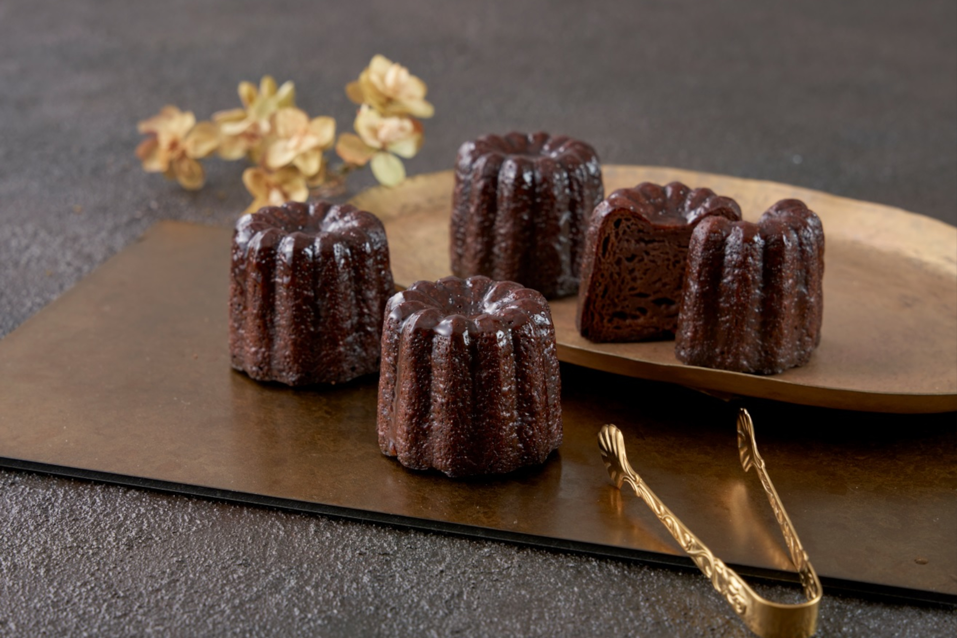 2位「カヌレ・ド・ショコラ～アールグレイ～」（T.D.Early Tea Lounge）、4個セット1512円。大丸東京店/2023年2月末まで